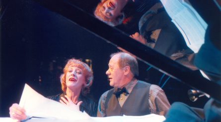 Gerrie en Frits aan piano